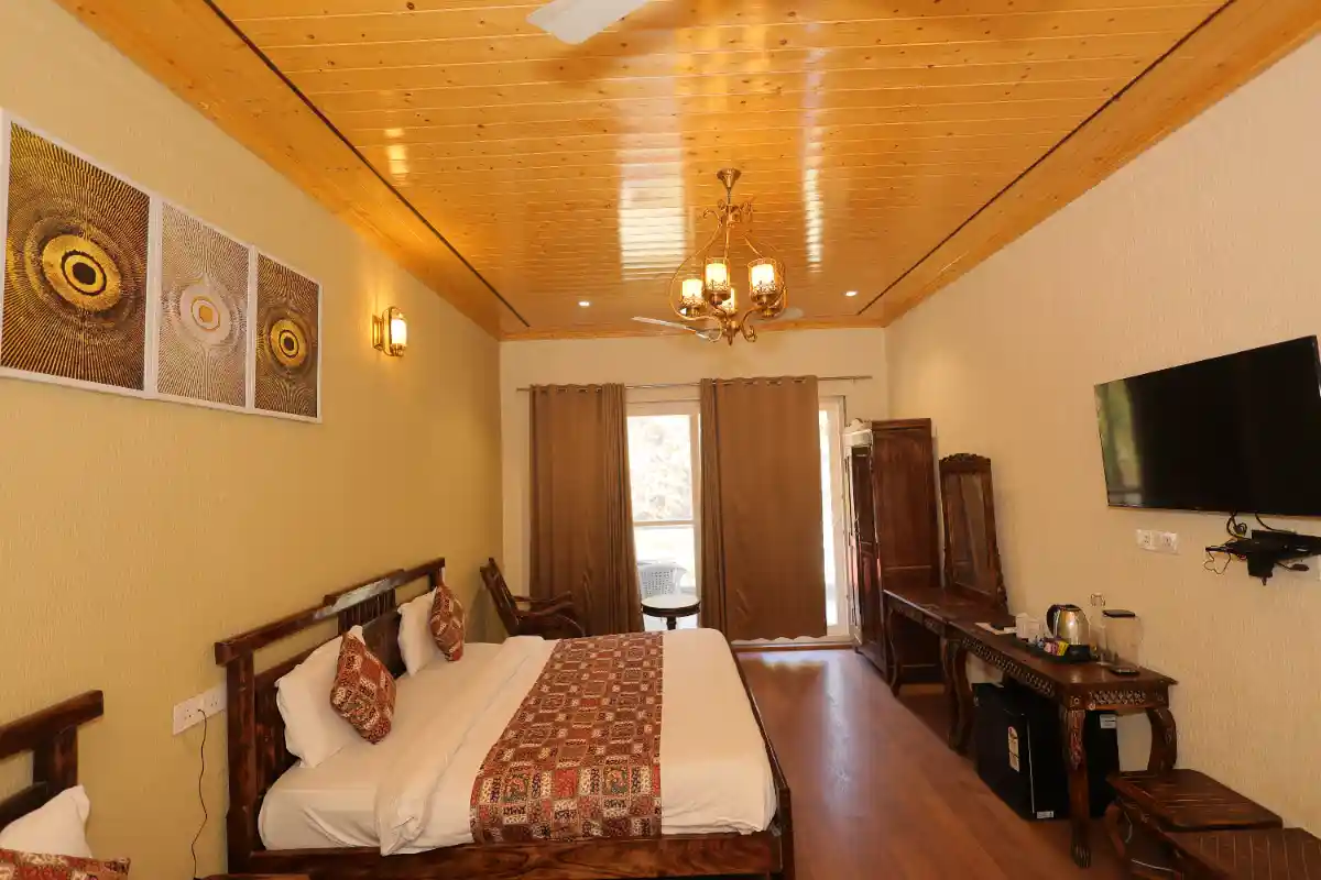 Royal Cottage river view bedroom
